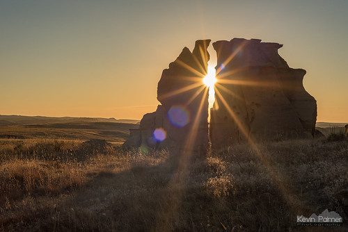 medicinerocksstatepark ekalaka montana plains prairie october fall autumn evening nikond750 nikon50mmf14 nikkorafd sun sunstar sunny sandstone lensflare gold golden