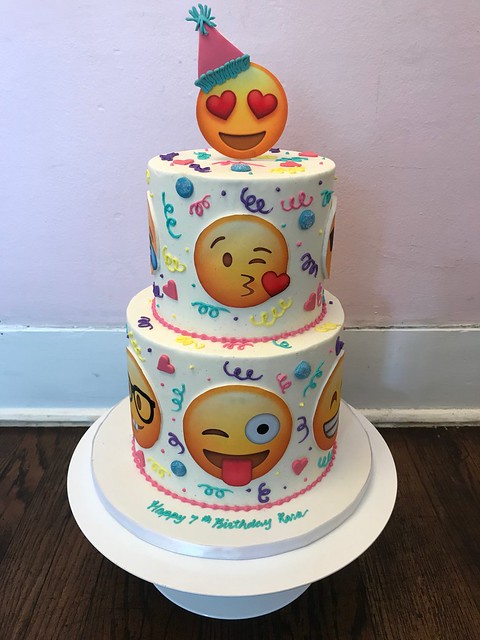 Emoji cake #polkadotsbakery