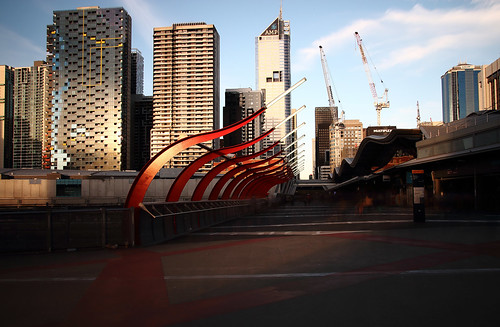 southerncrossstation docklands melbourne victoriaaustralia peakhour people longexposure nd1000 filter sky clouds red smoke ghosts time spring towers goldenhour
