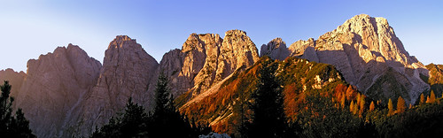 italia italy carnicalps carnia cretagrauzaria montesernio forandelagjaline autumn morning outdoors hiking landscape mountain