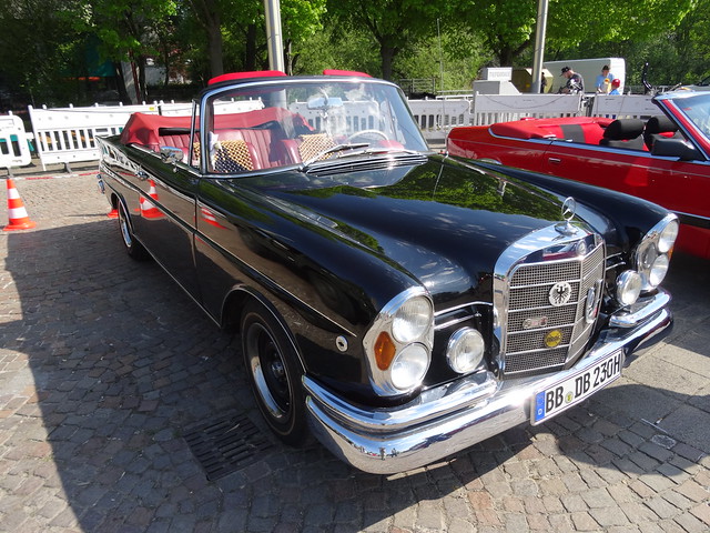 Mercedes W111 230 S Cabriolet