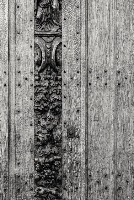 Porte d'église en bois sculpté, Bruxelles