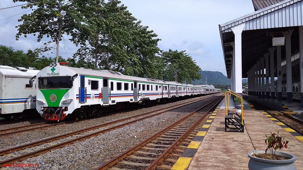 Rail Clinic + Rail Library | Warung Buk Sri | Flickr