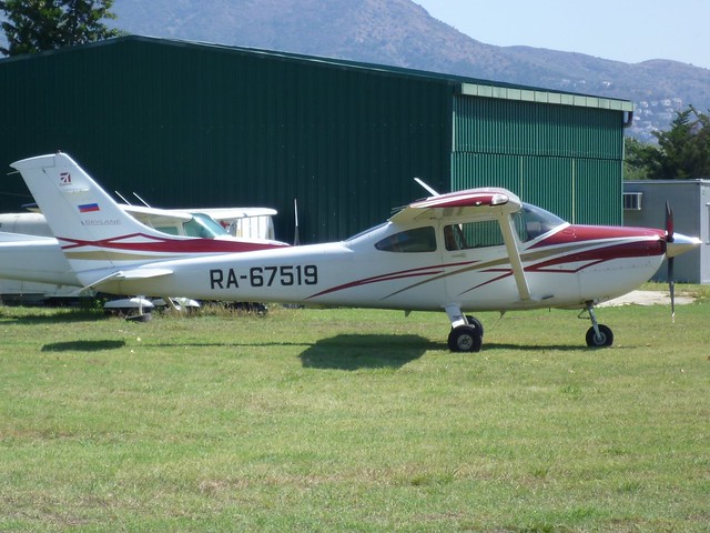 Cessna 182 T en el aerodromo de Empuriabrava