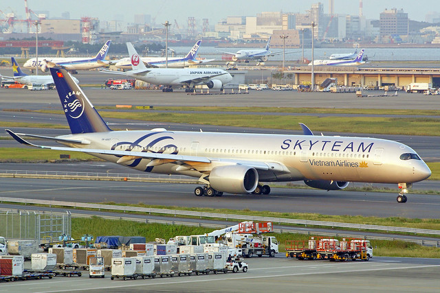 Airbus A350-941, VN-A897, Vietnam Airlines (SkyTeam Livery)
