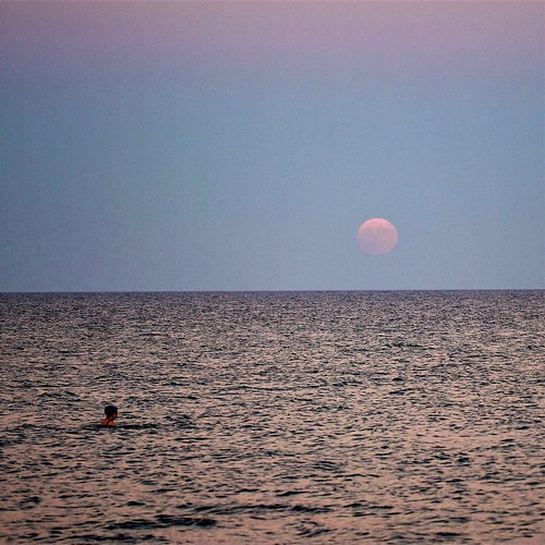 moon fullmoon harvestmoon seasidecoastseaseascapelandscapewatersand cyprus larnaca nikond750sigma150600 swimswimmingswimmer luna lunar september autumnfall