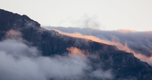 mtfarrell mountfarrell mountain ridge ridgeline sunset mist cloud tasmania westcoast