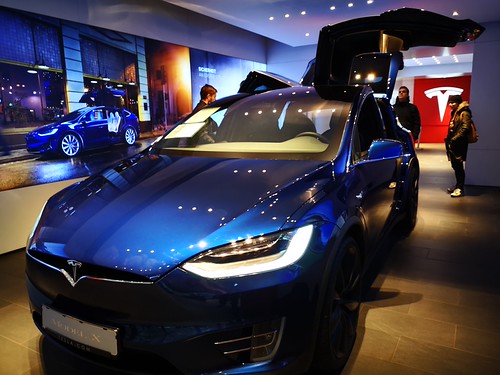 Tesla's new boutique shop on Berlin's famous KuDamm: Model X. October 23, 2018 | by Aris Jansons