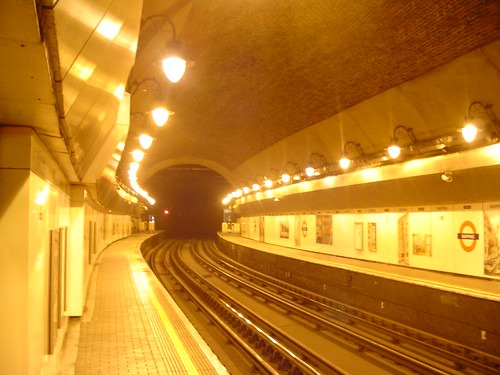 Wapping tube station | by Marcio e Juliana