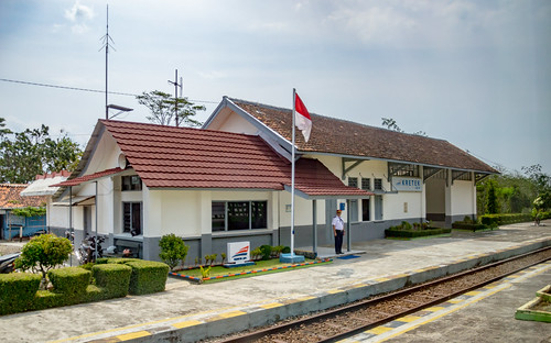 station stasiun railway keretaapi indonesia jawa java dutch heritage building architecture jawatengah centraljava kretek brebes