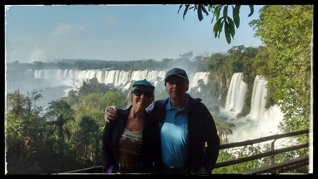 Mi esposo y yo en las fabulosas Cataratas del Iguazú