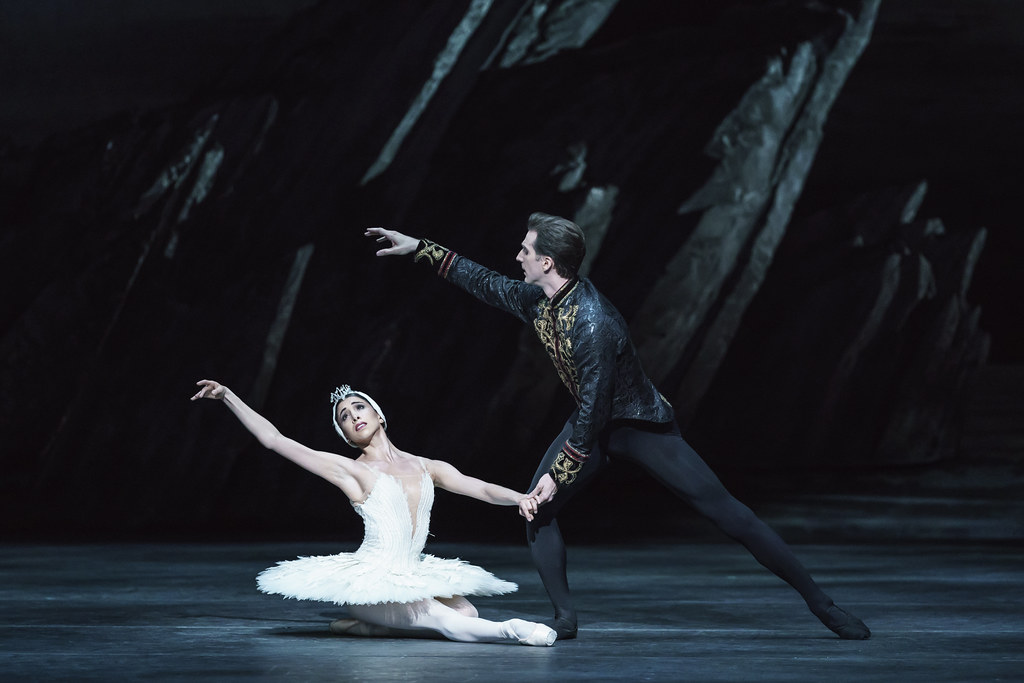 Yasmine Naghdi as Odette and Nehemiah Kish as Prince Siegfried in Swan Lake, The Royal Ballet © 2018 ROH. Photograph by Bill Cooper