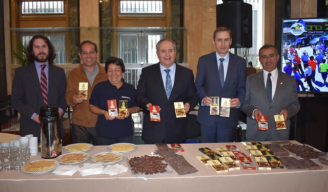 Presentación del chocolate Tikuna en la sede del Ministerio de Relaciones Exteriores del Perú