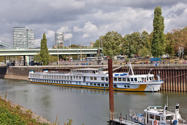 Ausflugsschiff Vista Classica im Deutzer Hafen - Köln