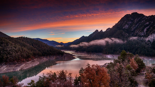 nikon d750 nikond750 tamronsp2470mmf28divcusd rubenhpinilla landscape color sunrise reflection fog mountain lake slowspeed catalunya santllorençdemorunys