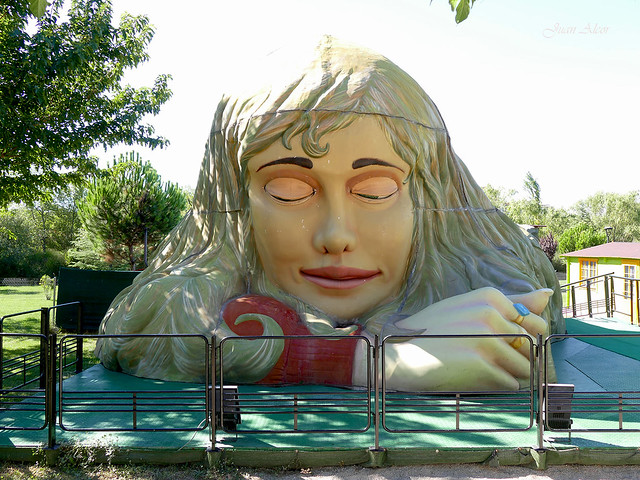 Parque Europa. La mujer gigante (Torrejón de Ardoz, Madrid)