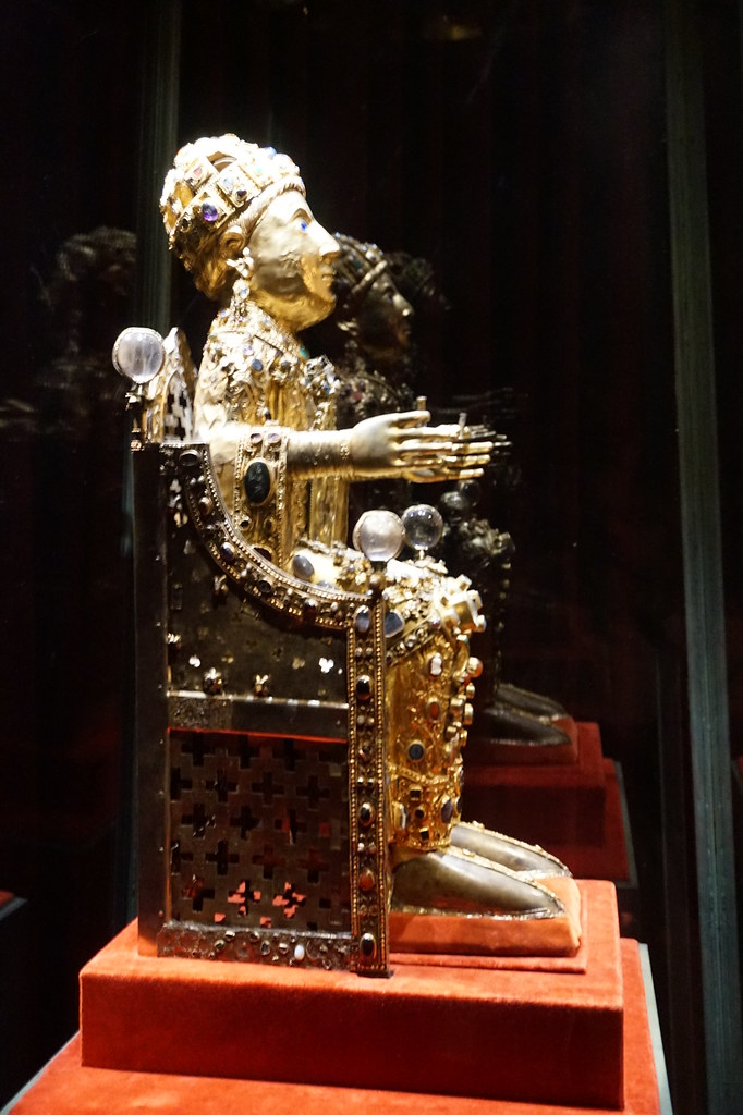 Statue reliquaire de Sainte Foy : Vue de profil
