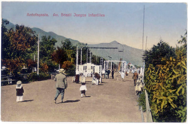 Avenida Brasil con Juegos Infantiles en Antofagasta, Chile. Circa 1920.