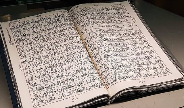 4699 Pakistani lady completes world’s first hand stitched Quran in 32 years (3)