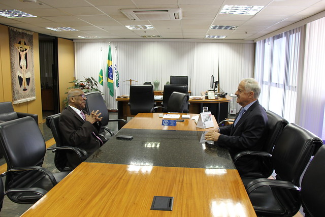 Embaixador do Sudão reúne-se com presidente da Embrapa