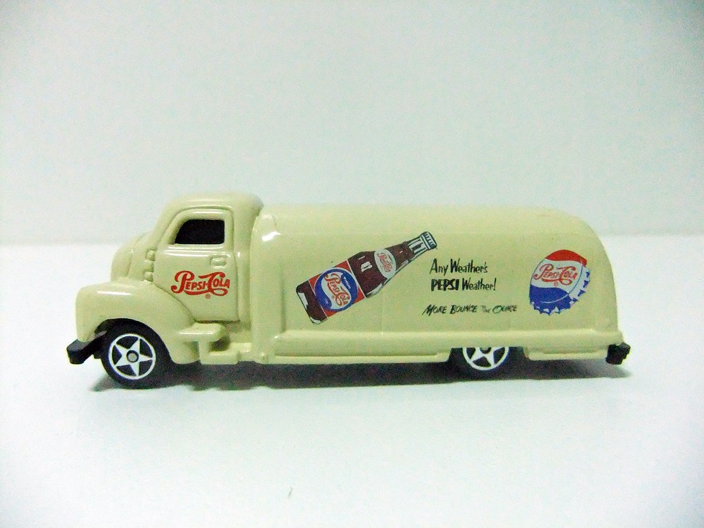 HO Scale Golden Wheels 1 87th 1947 Pepsi Bottle Truck for sale online 
