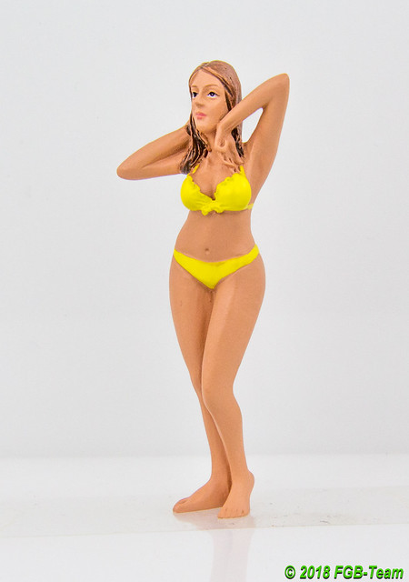 American Diorama 38265 Bikini Girl - Januar