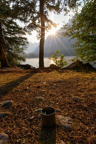 natur sunrise coffee flare sunstar morning earlymorning summer glaciernationalpark nationalpark gnp glac crownofthecontinent rockies rockymountains hiking backcountry camping campground bowmanlake