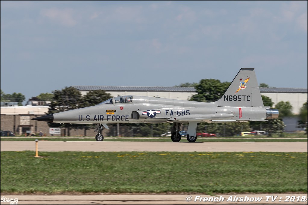 Cold War Aircraft F-5 Tiger II n685tc FA-685 and F-86 Sabre FU-361 113361 EAA Oshkosh airshow 2018