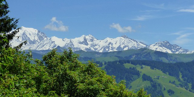 Chaîne du Mont Blanc, vue en montant au Praz Véchin.