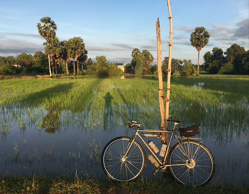 kingdomofcambodia cambodia bicycle cycling kocmo tourbike kampongspeuprovince kampongspeu កម្ពុជា ខេត្តកំពង់ស្ samraongtongdistrict samraongtong sambour shadowselfie