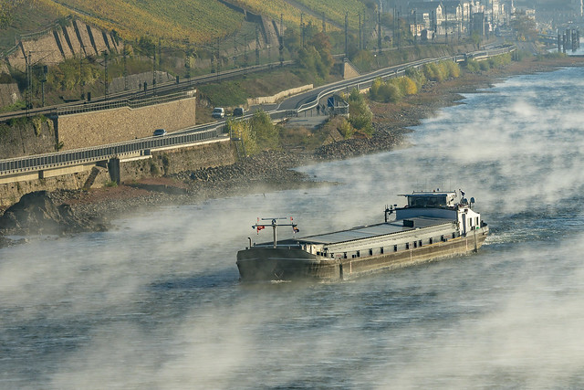 Rhein abwärts am Binger Loch