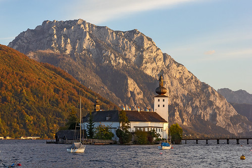 alps traunsetein traunsee mountain mountainside castle watercastle schlossorth gmunden upperaustria austria canoneos550d tamronspaf1750mmf28 autum fall landscape lake