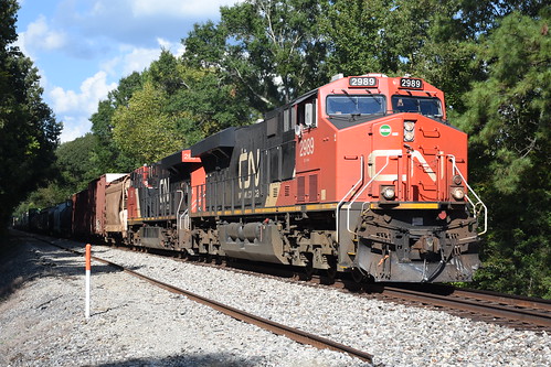 cn canadian national q194 manifest intermodal train terry ms mississippi ex ic illinois central mccomb subdivision ge general electric gevo es44ac