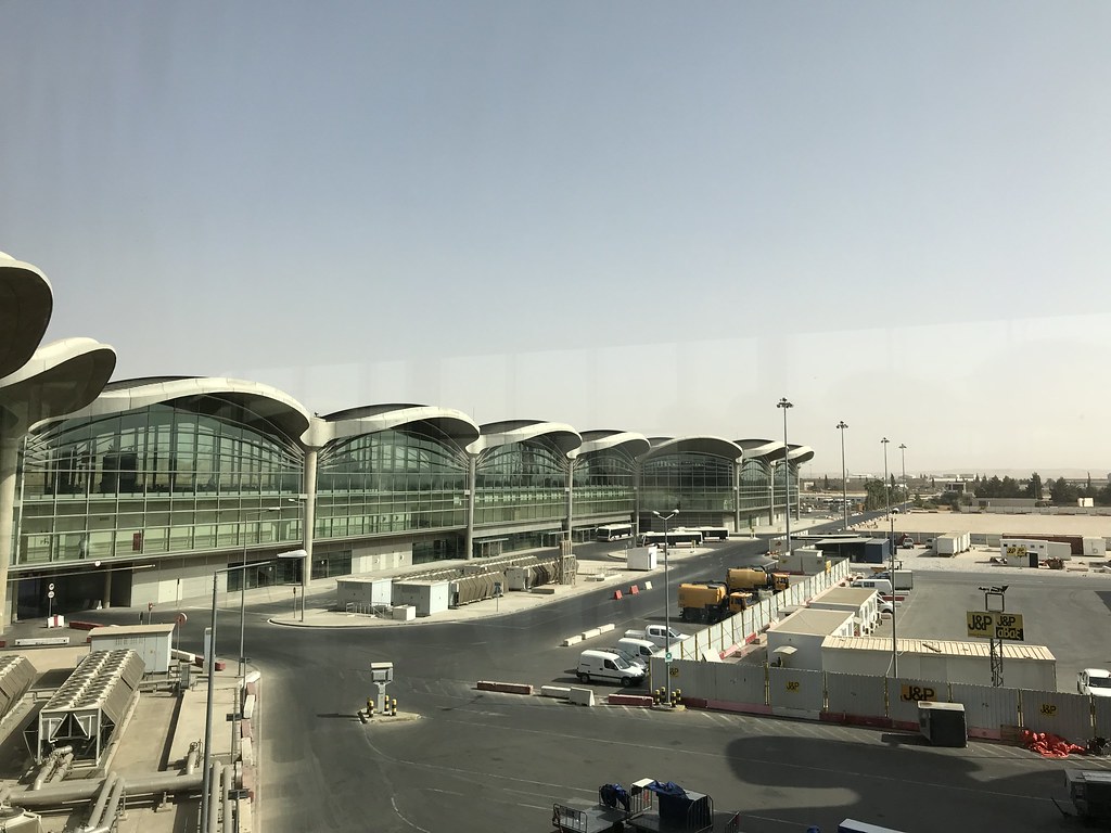 مطار الملكة علياء