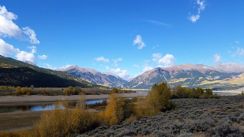 topoftherockies scenicbyway twinlakes reservoir lake glacial colorado mountain mountains sawatch range lakecounty sanisabelnationalforest reflection aspen leafpeeping fallcolor fall clouds nationalforest sanisabel usda forestservice recreationarea scenic byway