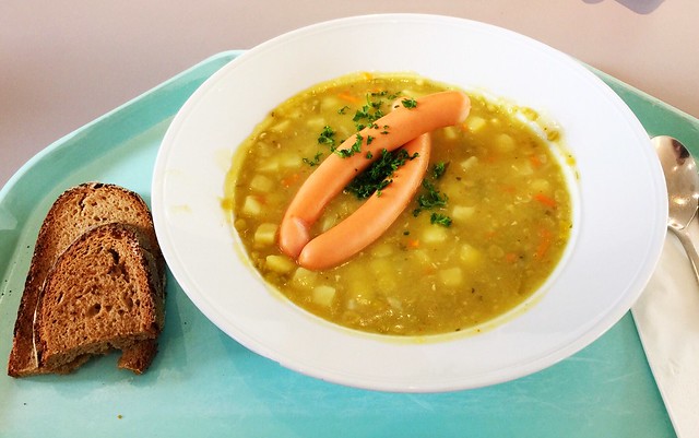 Pea stew with wiener & famer bread / Erbseneintopf mit Wiener Würstchen & Bauernbrot
