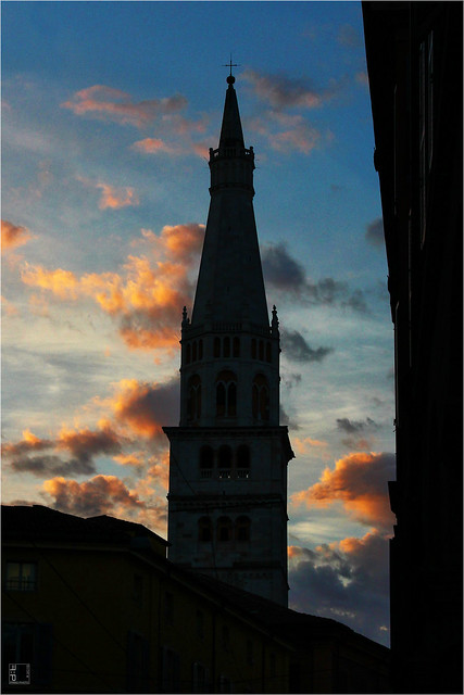#3078 Ghirlandina, Modena, silhouette