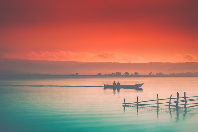 Dusk. Danau Poso, Indonesia