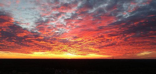 Sunset by powell (pl), DCIM/697MEDIA/DJI_4180.JPGclouds dji djispark drone spark sunset