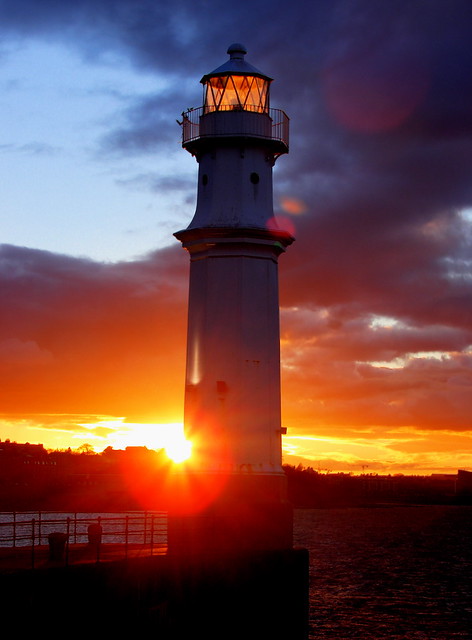 Newhaven lighthouse sunburst