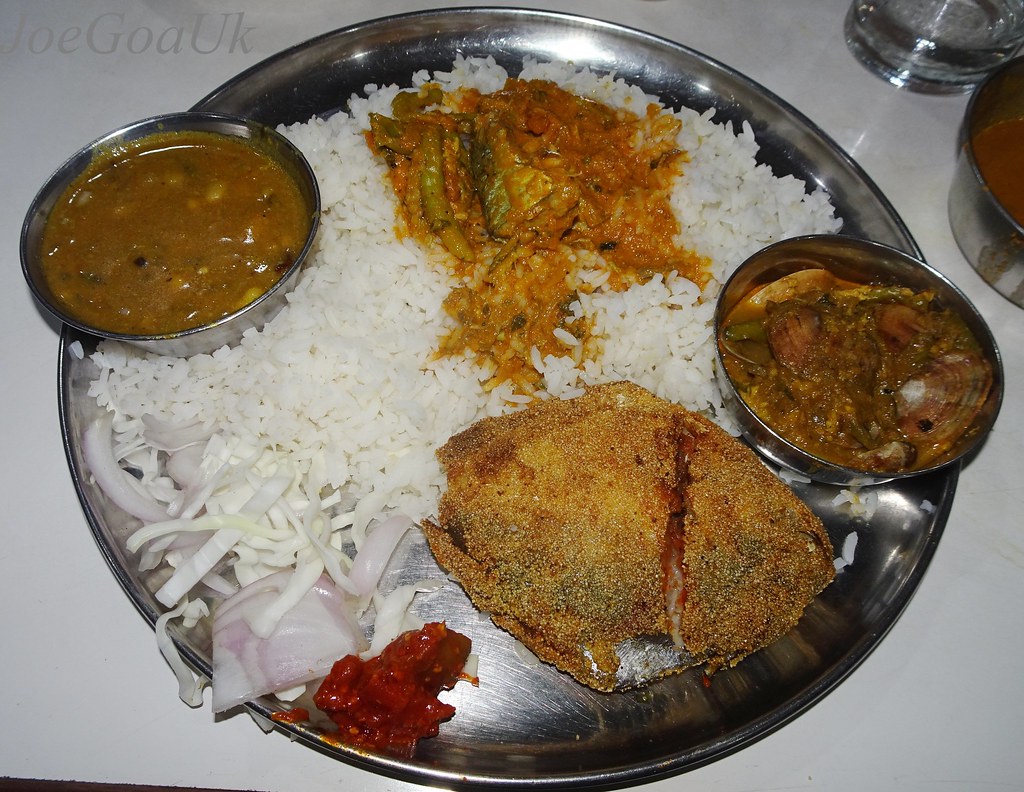 Fish Curry Rice Thali With Pompret Pamplitt Pitoxi Fish T Flickr