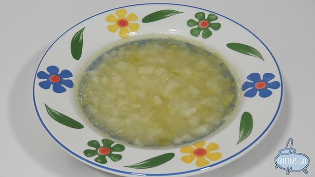 Sopa de puerros y patatas
