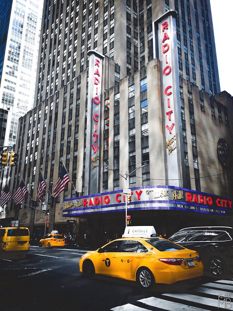 Radio City Music Hall #AlainMontillaBello #RadioCityMusicHall #MusicHall #RadioCity #iPhonePhotography #NewYork #NuevaYork #City #Usa #America #Manhattan #WalkingWalking #ilovenyc #NYC #NewYorkCity #NYCity #ILoveNY #Street #Broadway #igersnewyork #6thaven