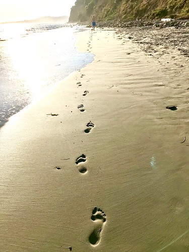 ocean beach sand footsteps santabarbara tracesinthesand