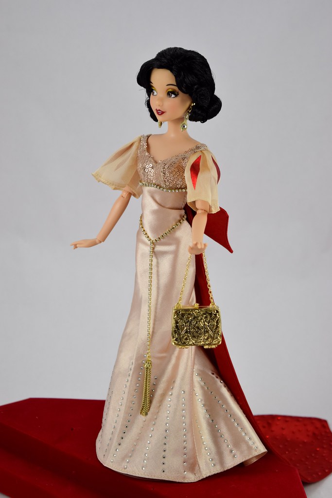 Disney Designer Collection Premiere Series Snow White Doll - GB