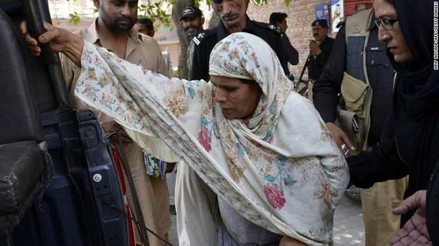 3272 Pakistani mother burned her daughter alive in the honor killing 03