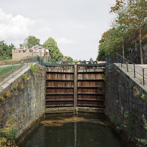 kanal canal sluss locks gate rolleicordv portra400 xenar75mm 6x6 120 mediumformat analog trollhättan tlr 19thcentury