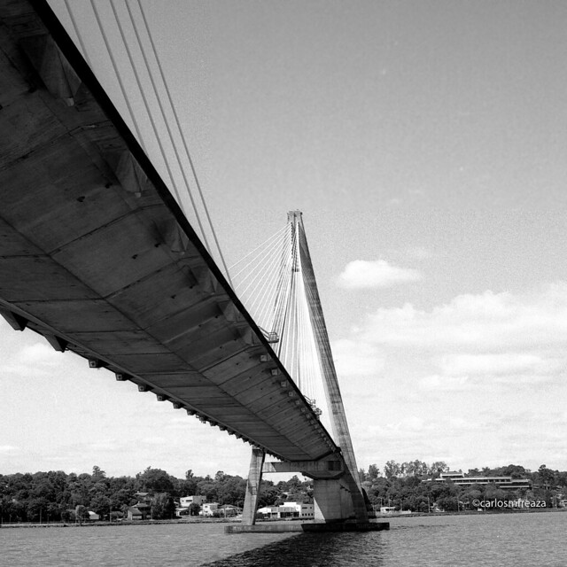 Crossing under the international bridge
