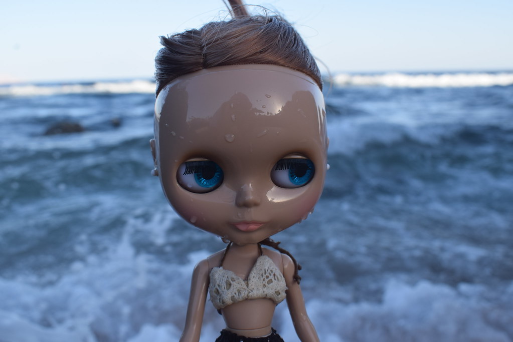 Phoebe at the sea