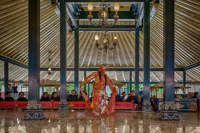 Dance Performance At Kraton Palace (Yogyakarta, Indonesia. Gustavo Thomas © 2018)